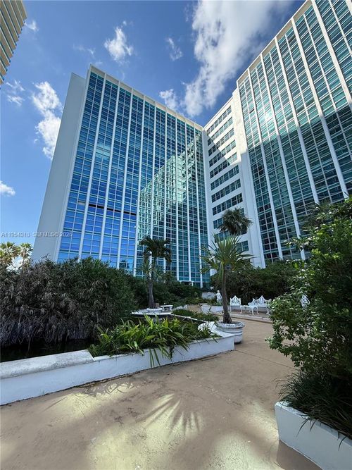 12b-5055 Collins Ave, Miami Beach, FL, 33140-2768 | Card Image