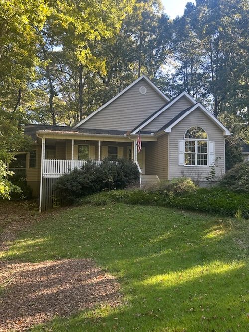 905 N Crestview Dr, Seneca, SC, 29678-1001 | Card Image
