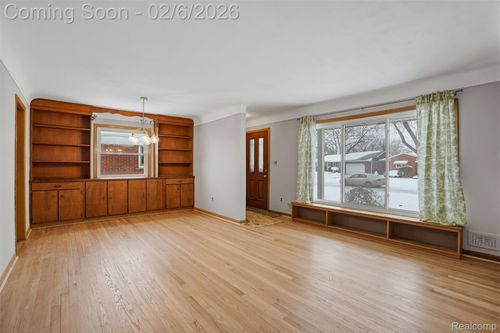 24404 Cubberness St, Saint Clair Shores, MI, 48080-1076 | Card Image