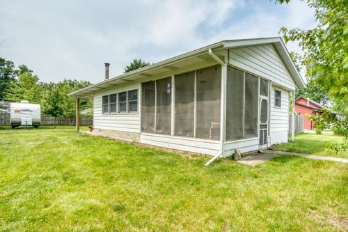 8182 Hardy Dr, Newaygo, MI, 49337-9559 | Card Image