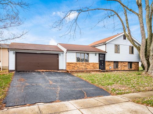 2411 Red Rock Blvd, Grove City, OH, 43123-1135 | Card Image