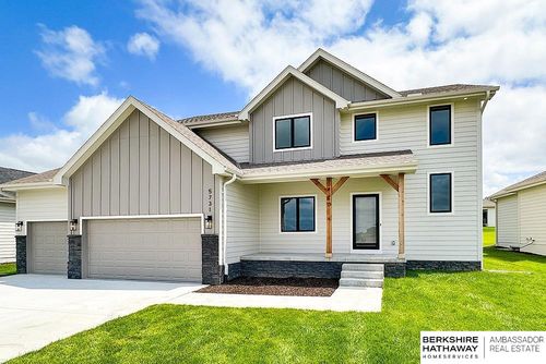 5731 Kestrel Pkwy, Elkhorn, NE, 68022-4757 | Card Image