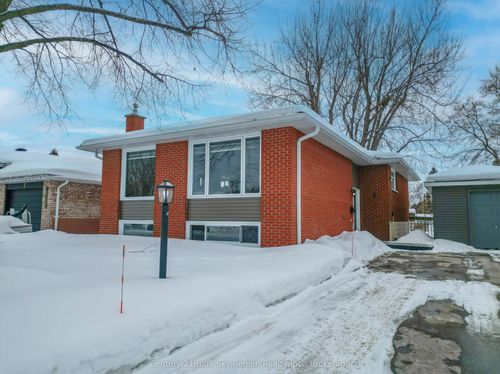 5 Knox Crt, North Bay, ON, P1A2P6 | Card Image