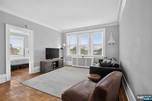 16 Forest St, Montclair, NJ, 07042-3566 | Card Image