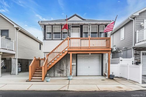 90 Oregon St, Long Beach, NY, 11561-1528 | Card Image