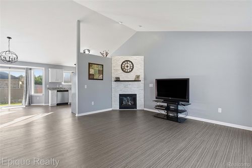 23572 Shepherd Ln, Macomb, MI, 48042-5517 | Card Image