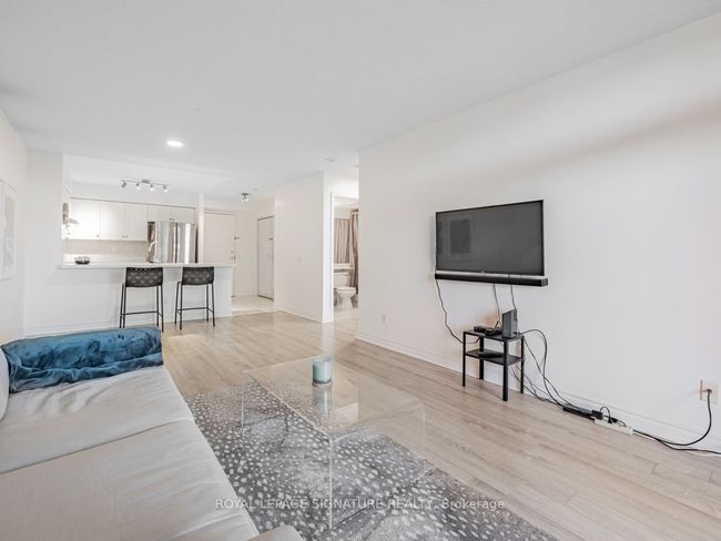 413 - 35 Kingsbridge Garden Cir, Condo with 2 bedrooms, 2 bathrooms and null parking in Mississauga ON | Image 7