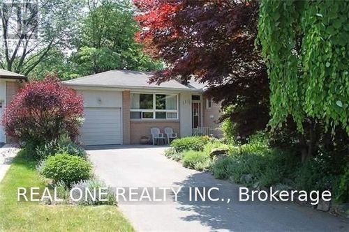 33 Groveland Cres, North York, ON, M3A3C4 | Card Image