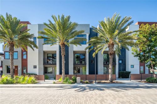 159 Waypoint, Tustin, CA, 92782-3757 | Card Image