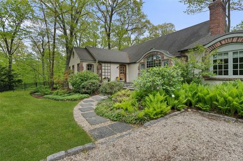 68 Flower Hill Rd, Huntington, NY, 11743-2343 | Card Image