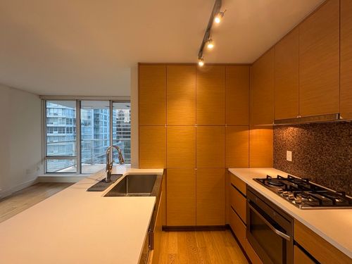 1205-565 Smithe St, Vancouver, BC, V6B0E4 | Card Image