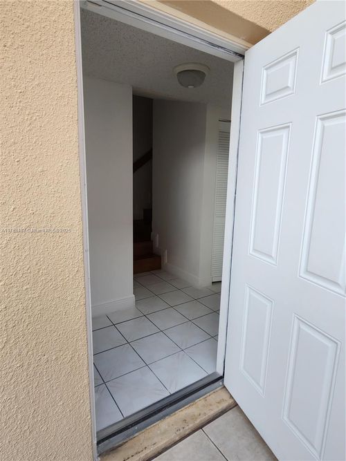 7026-7026 Nw 169th St, Hialeah, FL, 33015-4213 | Card Image