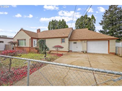 1515 Ne 118 Th Ave, House other with 3 bedrooms, 2 bathrooms and 1 parking in Portland OR | Image 3