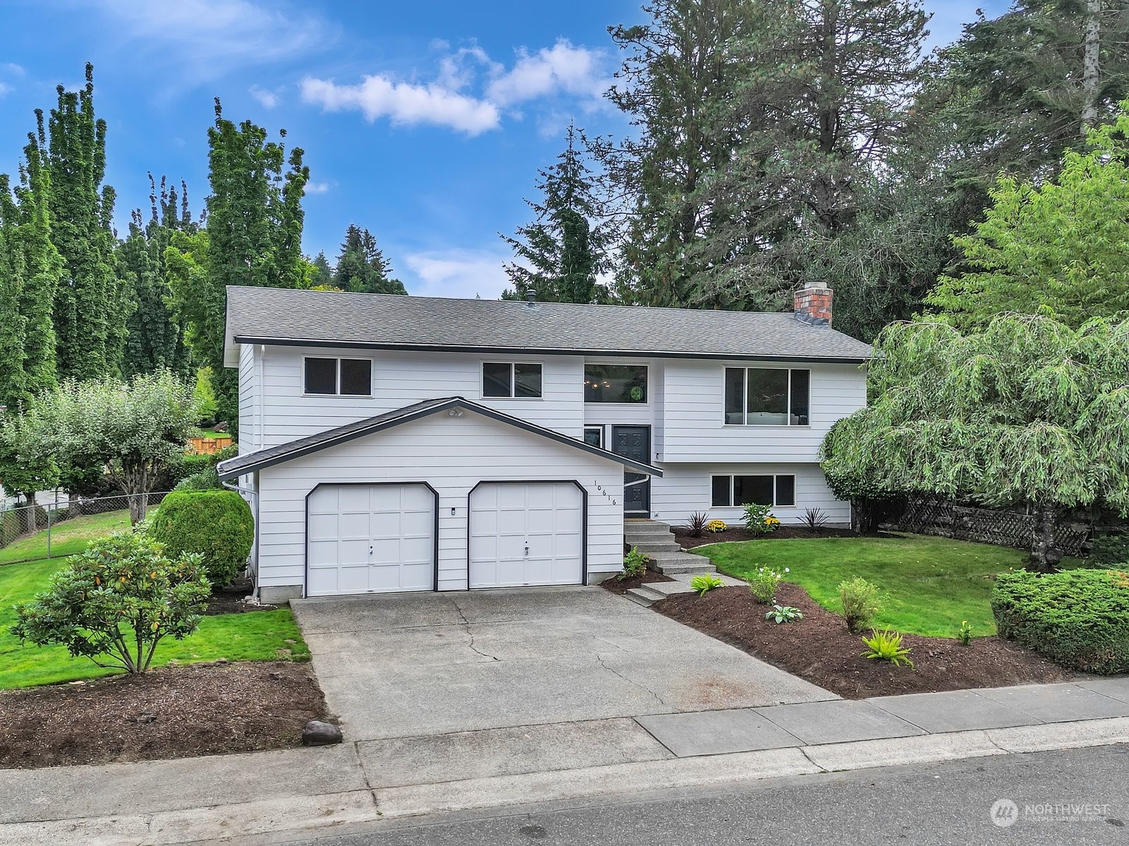 165th Pl, Redmond, WA 98052