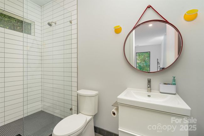 Second bathroom | Image 29