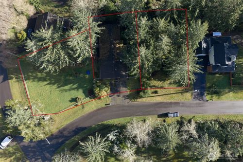 810 Discovery Ave Se, Ocean Shores, WA, 98569-9765 | Card Image