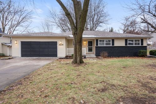 3816 Woodland Ct, Davenport, IA, 52807-1510 | Card Image