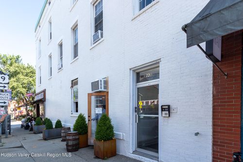 7-720 Warren St, Hudson, NY, 12534-3017 | Card Image