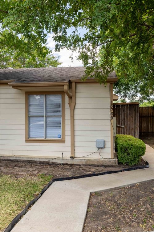 13769 Brookgreen Cir, Dallas, TX, 75240-5812 | Card Image