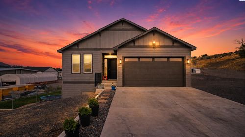 1525 Della Ave, Benton City, WA, 99320-9797 | Card Image