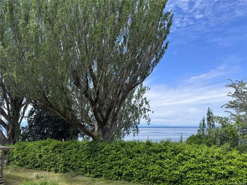 482 Smelt Bay Rd, Cortes Island, BC, V0P1K0 | Card Image