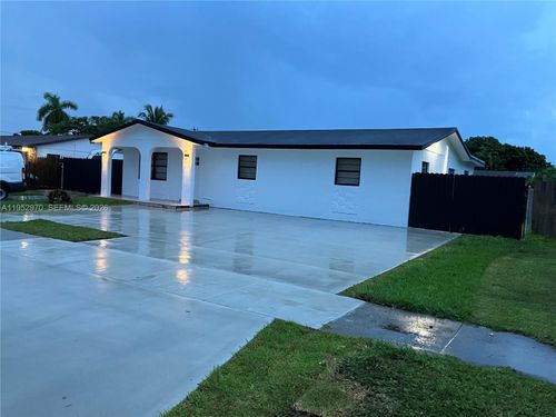 15621 Sw 302nd St, Homestead, FL, 33033-3527 | Card Image