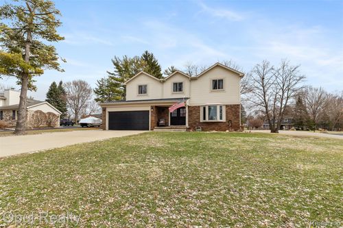 4748 Ravinewood Dr, Commerce Twp, MI, 48382-1635 | Card Image