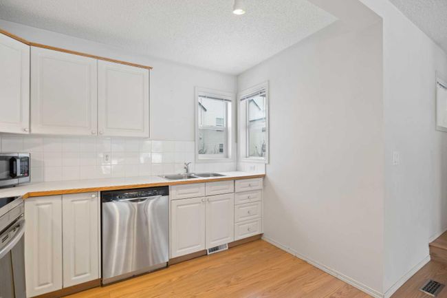 30 - 200 Hidden Hills Terrace Nw, Home with 2 bedrooms, 1 bathrooms and 2 parking in Calgary AB | Image 13