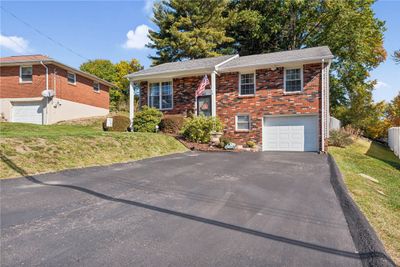 461 Country Hills Dr, House other with 3 bedrooms, 1 bathrooms and 1 parking in North Huntingdon PA | Image 2