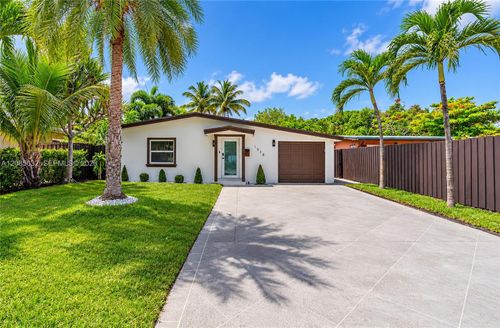 1525 Ne 18th Ave, Fort Lauderdale, FL, 33304-1317 | Card Image
