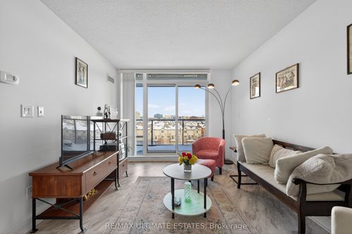 709-253 S Park Rd, Thornhill, ON, L3T0B4 | Card Image