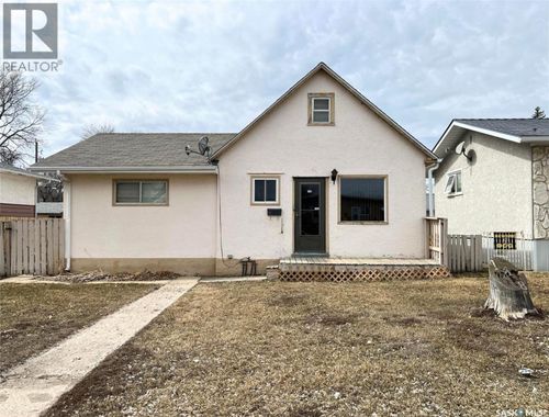 118 5th Ave Se, Swift Current, SK, S9H3M7 | Card Image