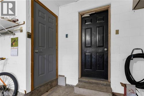 lower-159 Valera Dr, Stoney Creek, ON, L8E4T1 | Card Image