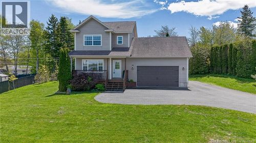 39 Meteor Dr, House with 3 bedrooms, 3 bathrooms and null parking in Quispamsis NB | Card Image