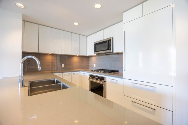 1509 - 3093 Windsor Gate, Condo with 2 bedrooms, 2 bathrooms and 1 parking in Coquitlam BC | Image 8