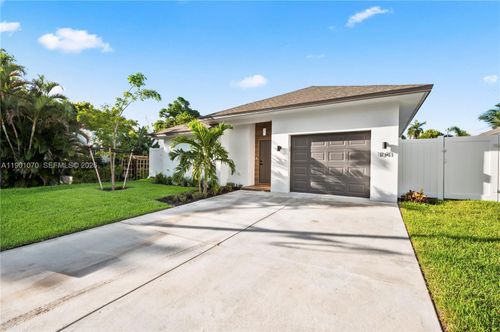 1041 W Lakewood Rd, West Palm Beach, FL, 33405-3007 | Card Image