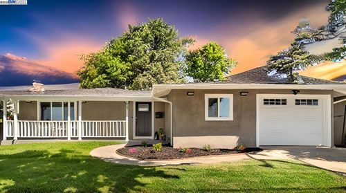 2647 Hawthorne Ave, Hayward, CA, 94545-3311 | Card Image