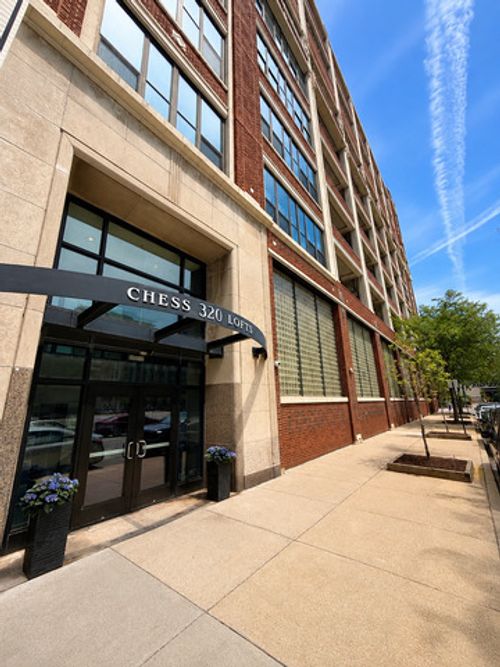 716-320 E 21st St, Chicago, IL, 60616-4982 | Card Image