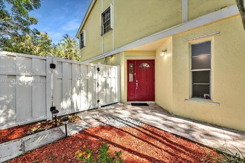 1060 Sw 111th Way, Davie, FL, 33324-4131 | Card Image