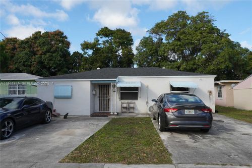 625 Ne 130th St, North Miami, FL, 33161-7524 | Card Image