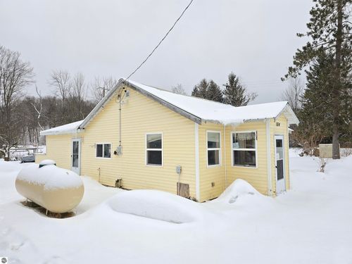 104 Gossman St, Harrietta, MI, 49638-9768 | Card Image