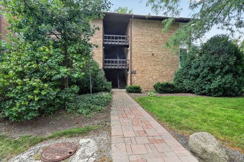 74d-5542 E Lake Dr, Lisle, IL, 60532-2680 | Card Image