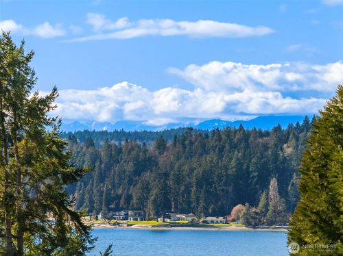 15451 Harvey Rd Ne, Bainbridge Island, WA, 98110-1052 | Card Image