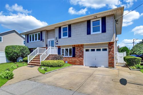 2327 Mattituck Ave, Seaford, NY, 11783-3138 | Card Image