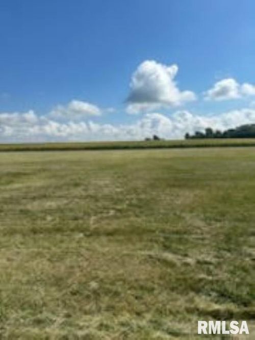 941 E James St, Eureka, IL, 61530-1569 | Card Image