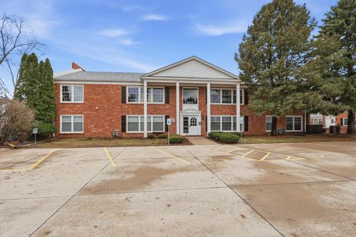 a1-3-3215 E Locust St, Davenport, IA, 52803-3557 | Card Image