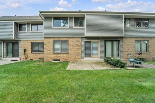 4869 S 19th St, Milwaukee, WI, 53221-2838 | Card Image