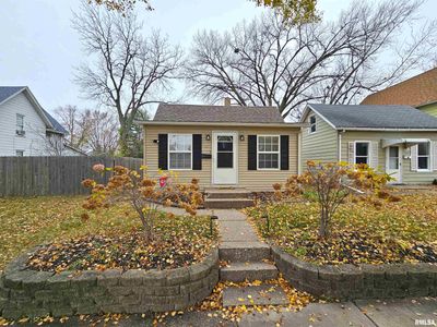 1409 13 Th Street, House other with 2 bedrooms, 1 bathrooms and null parking in Moline IL | Image 2