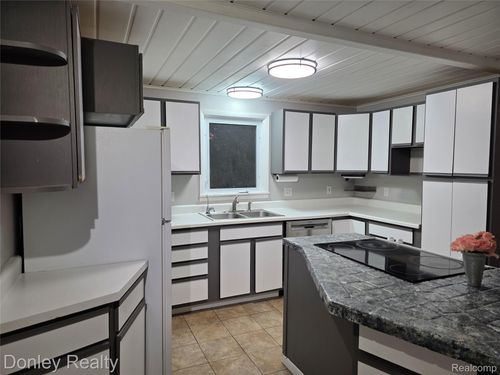 3092 Moore St, Marlette, MI, 48453-1338 | Card Image