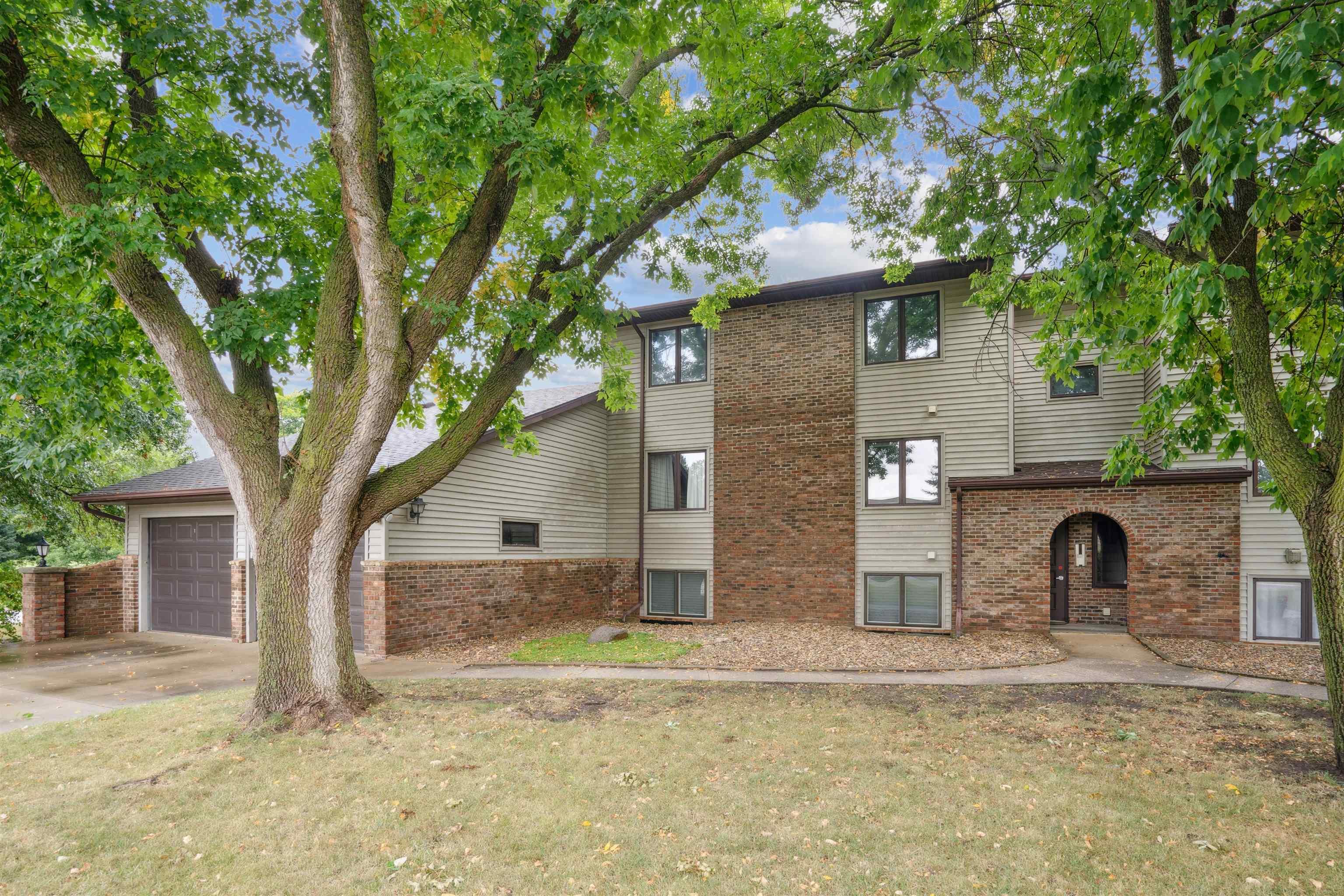 Bradley Rd, Waterloo, IA 50701
